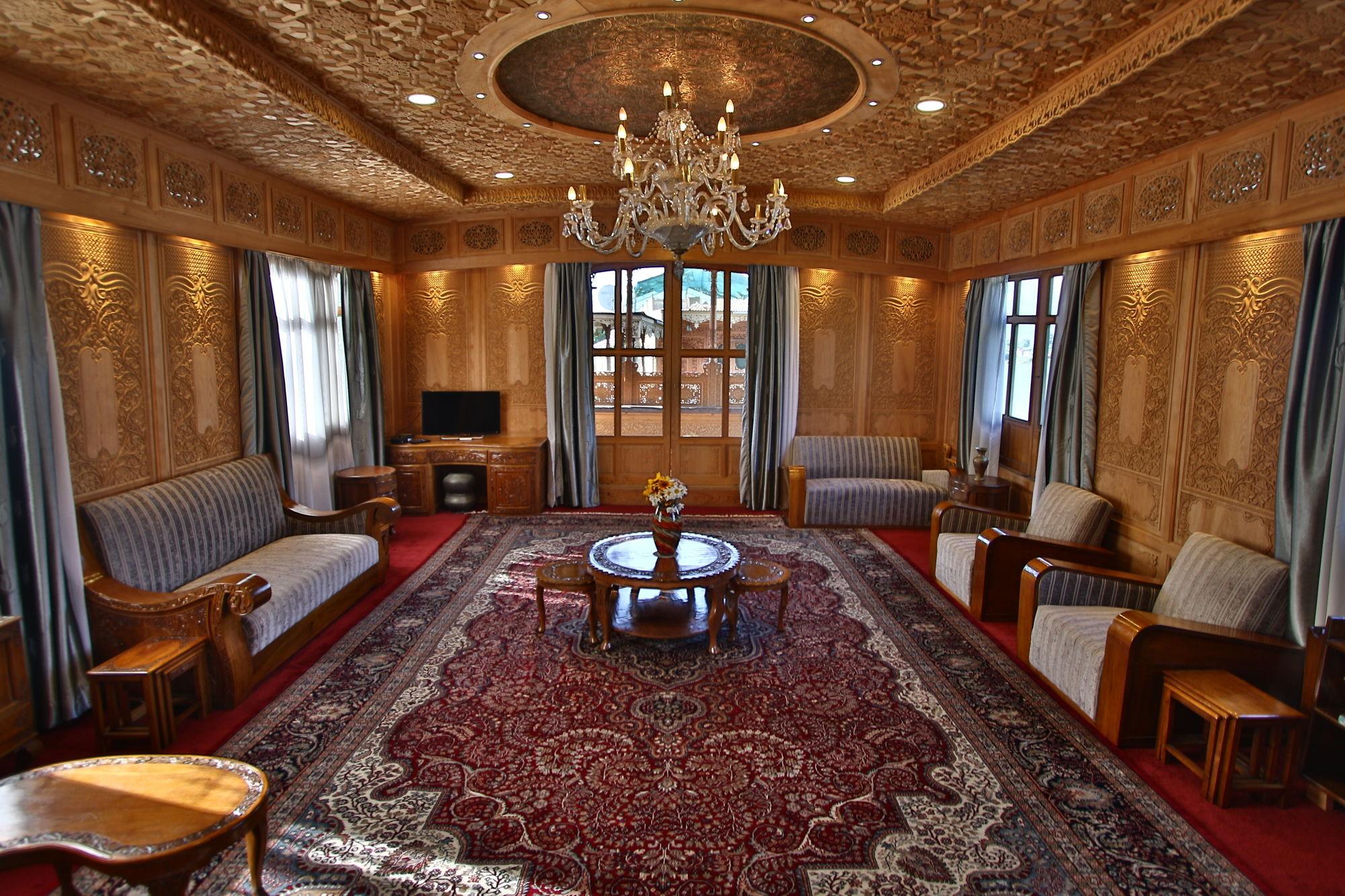 Mascot Houseboats Hotel Srīnagar Buitenkant foto