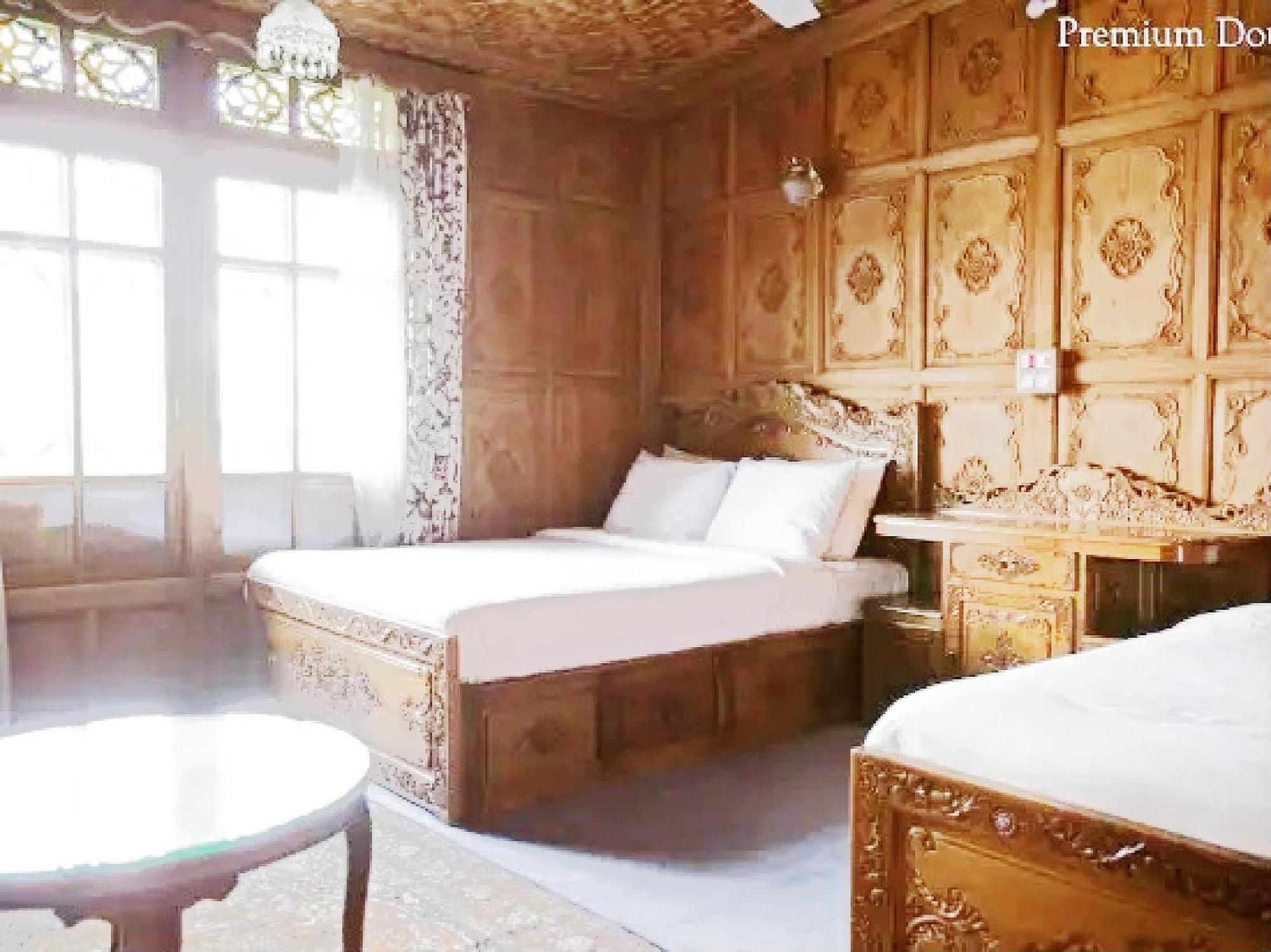 Mascot Houseboats Hotel Srīnagar Buitenkant foto