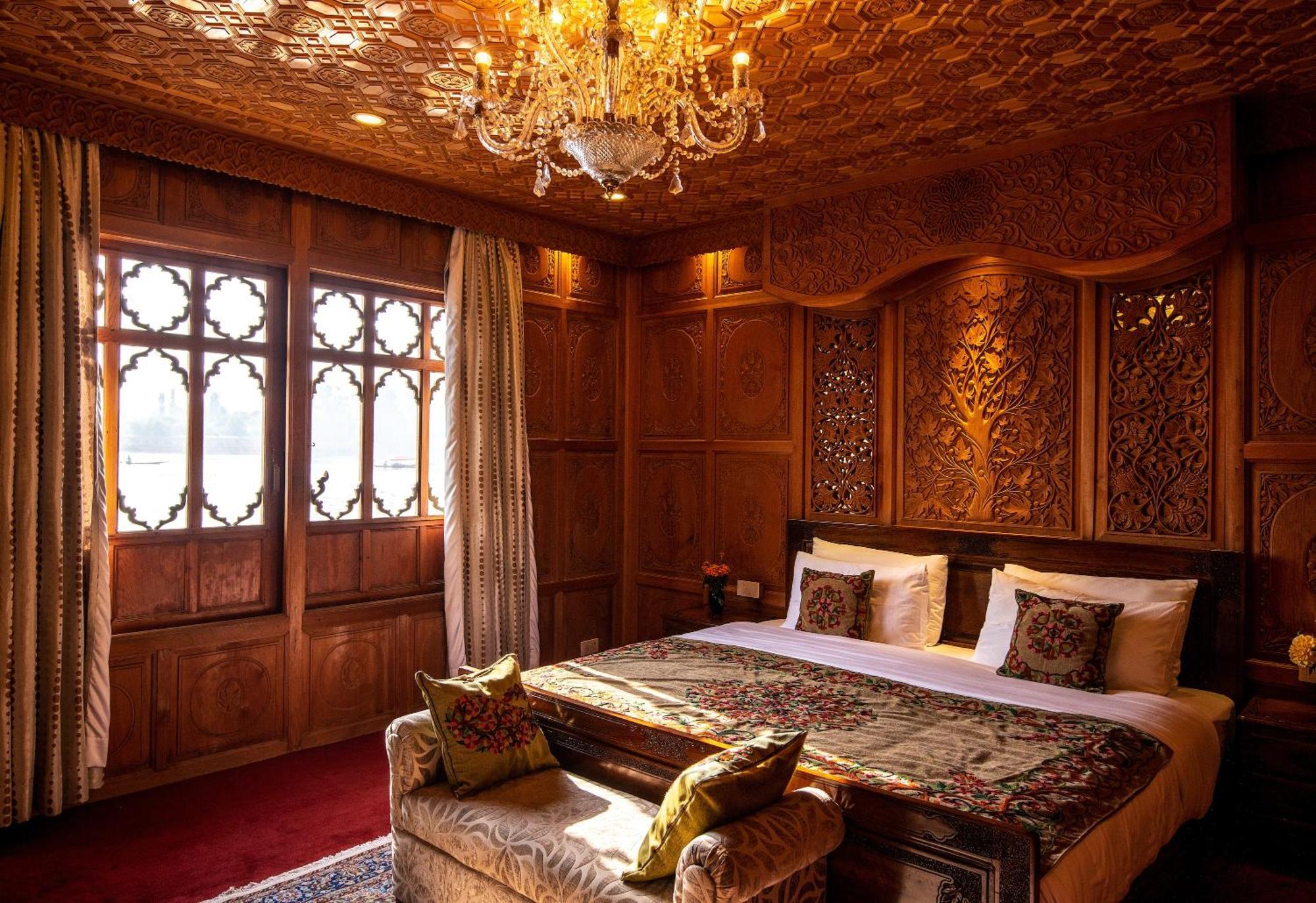 Mascot Houseboats Hotel Srīnagar Buitenkant foto