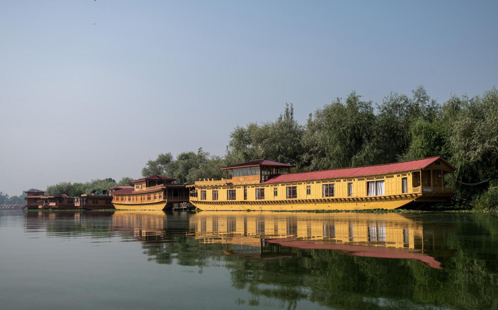 Mascot Houseboats Hotel Srīnagar Buitenkant foto