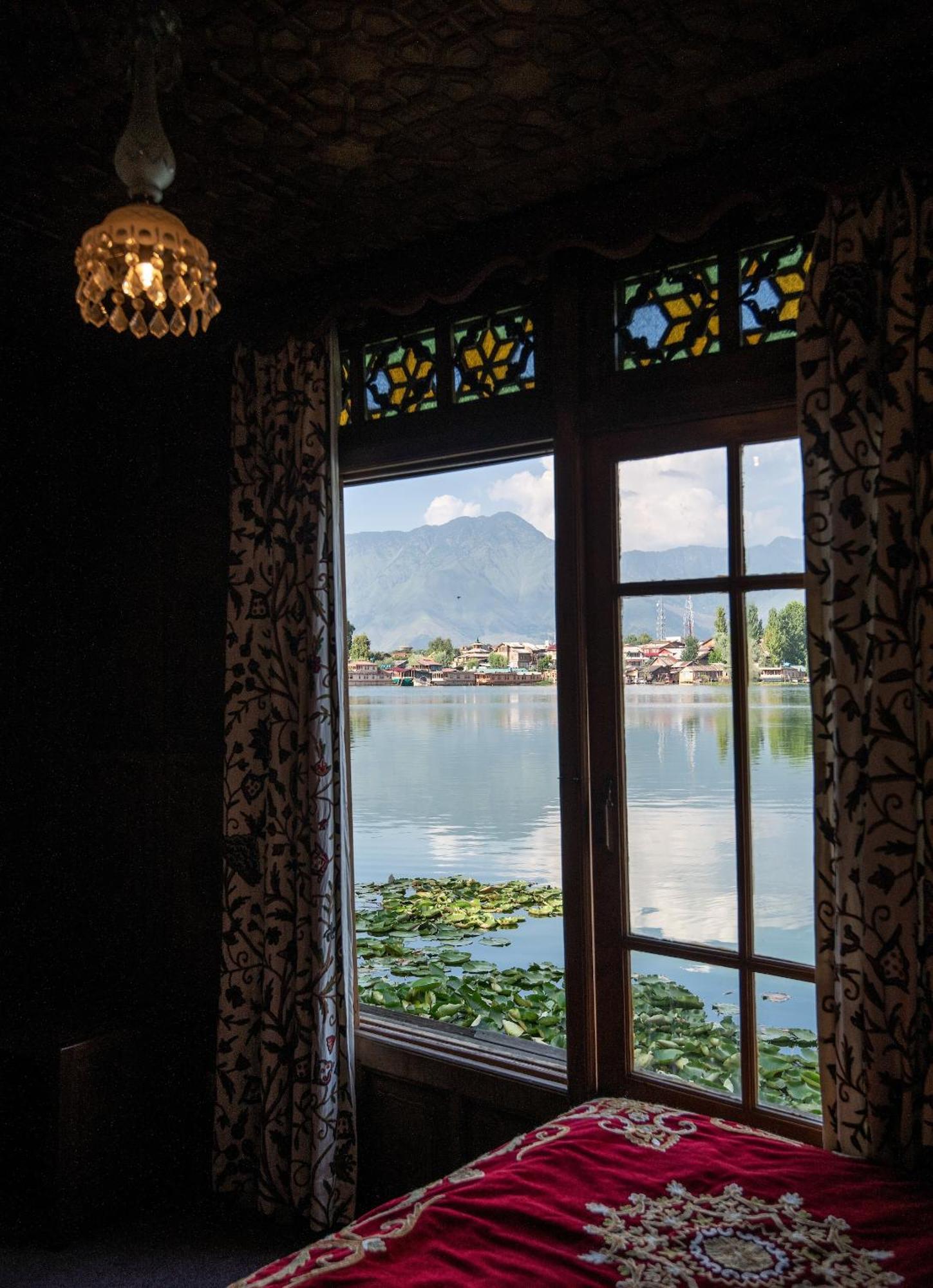 Mascot Houseboats Hotel Srīnagar Buitenkant foto