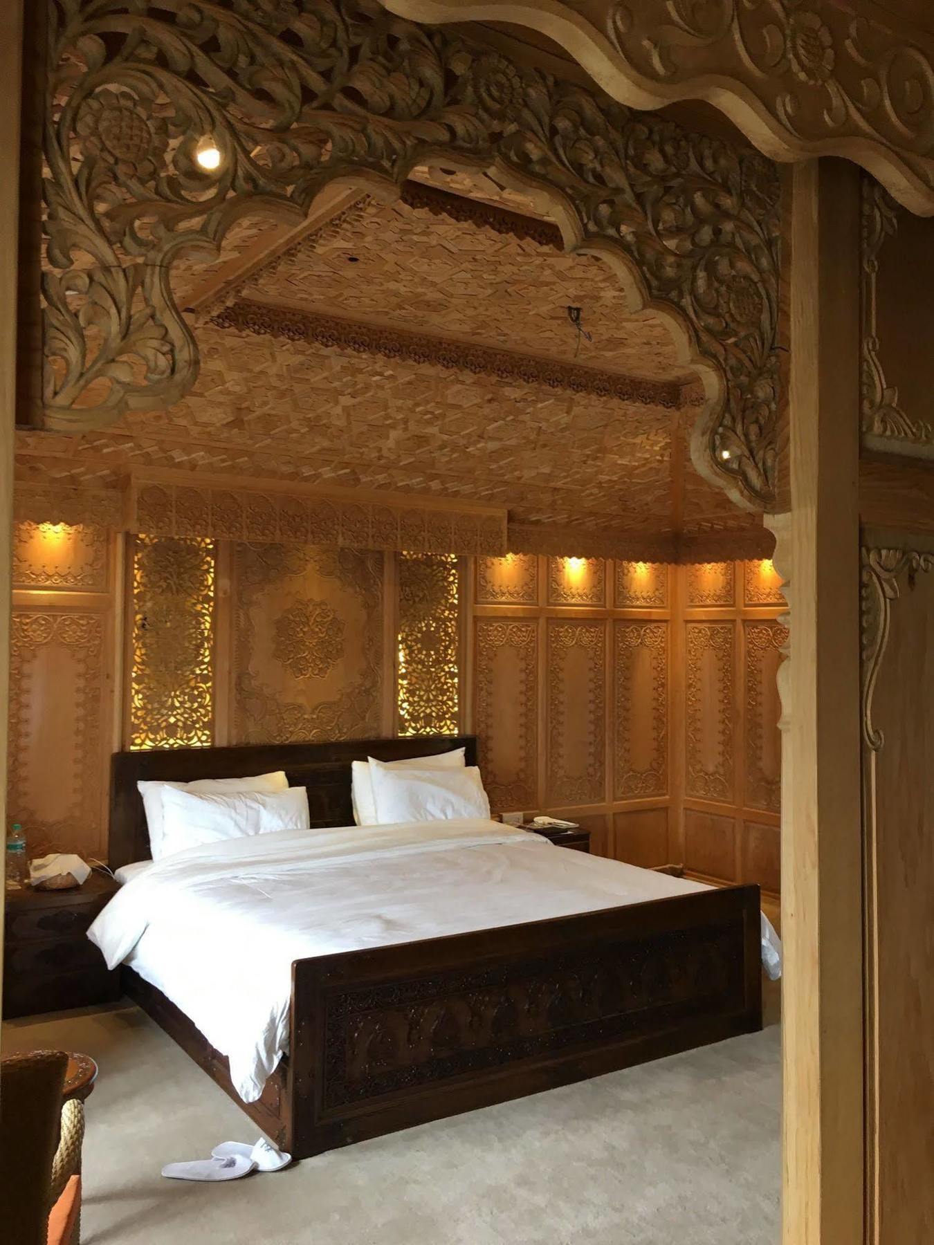Mascot Houseboats Hotel Srīnagar Buitenkant foto